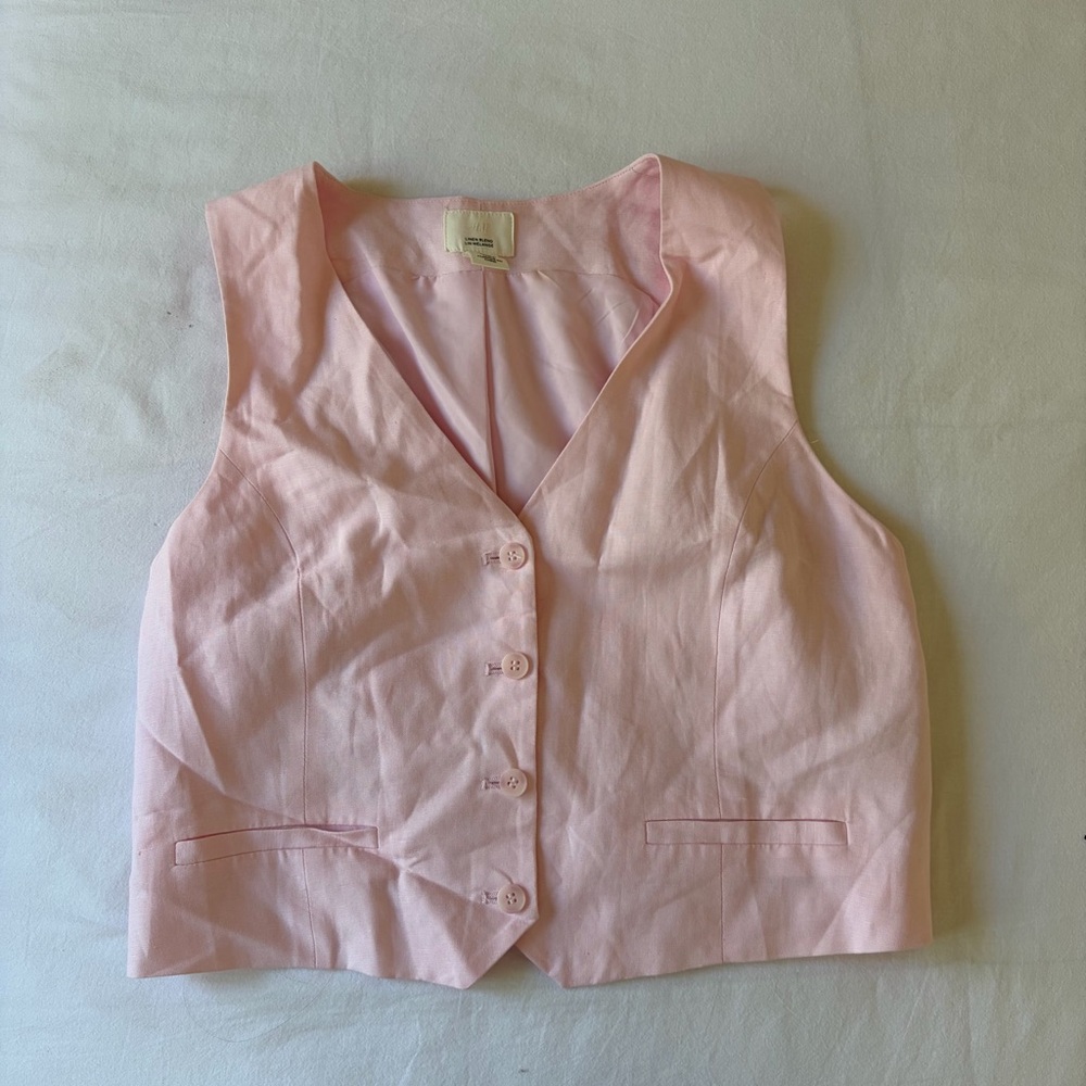 H&M Light Pink Sleeveless Button Front Vest